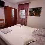 Ivankovic * Stari Grad (Hvar)